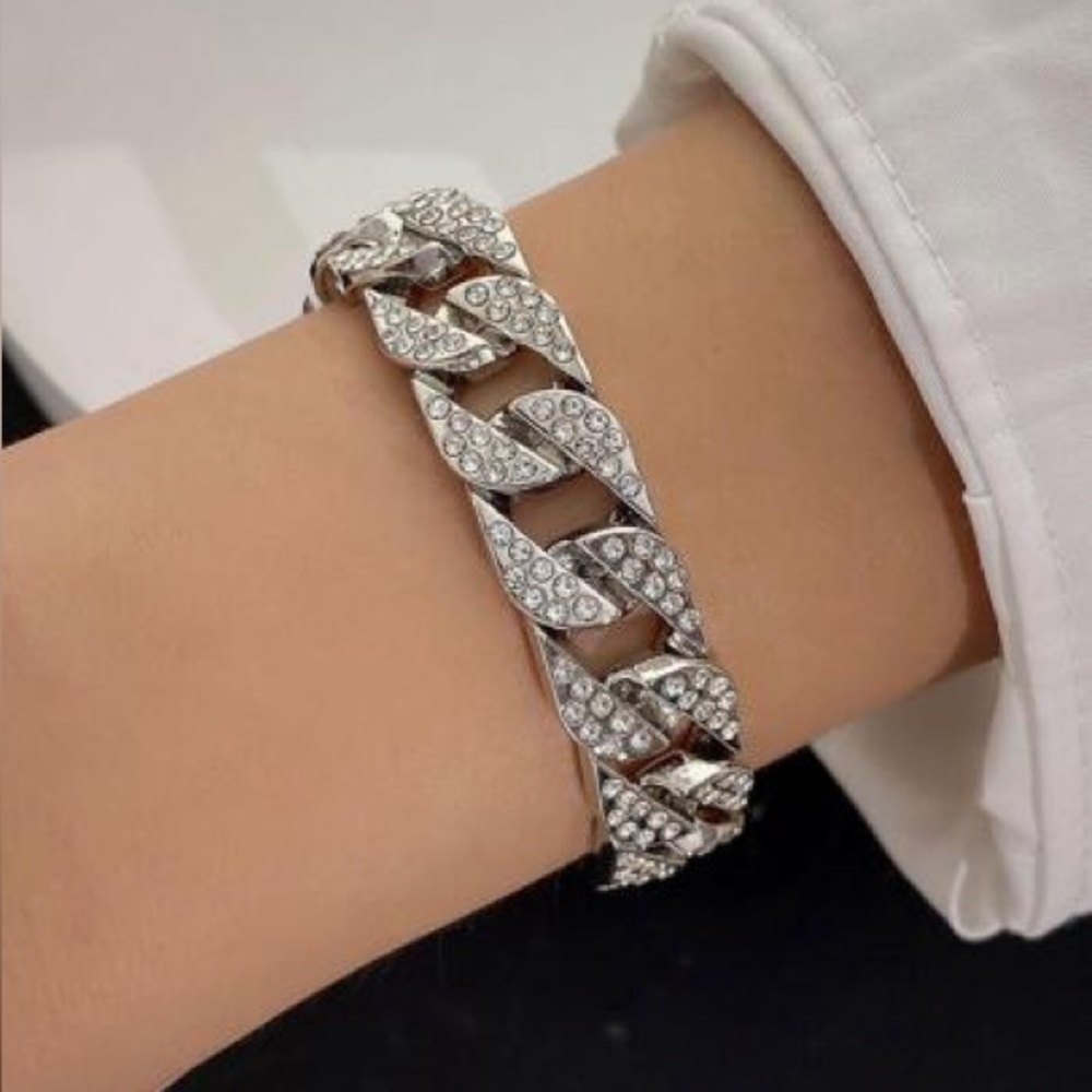 NWT Elegant Silver Bracelet with‎ Crystal Accents